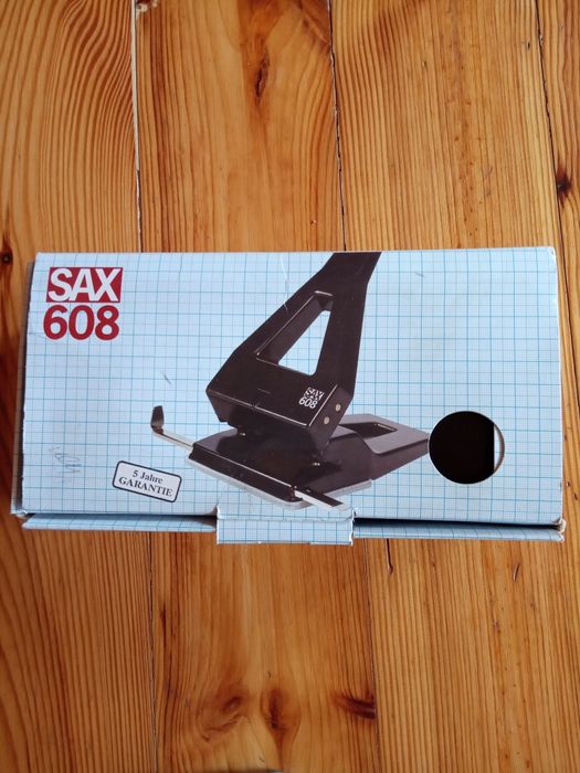 Дырокол банковский SAX 608