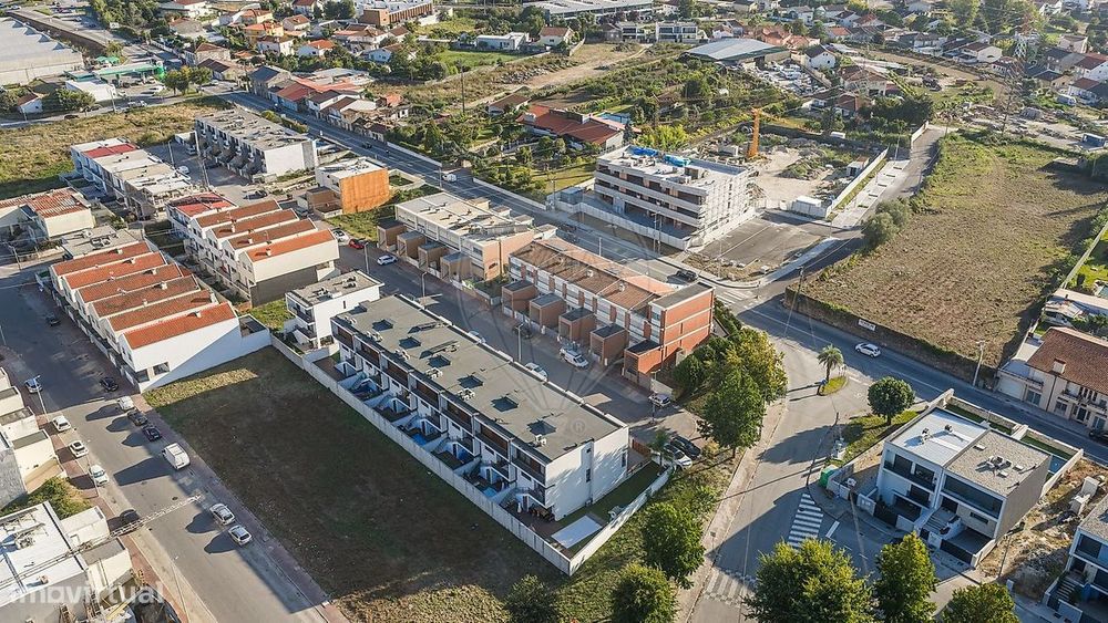 Moradia Gaveto T3 com piscina em Palmeira, Braga!