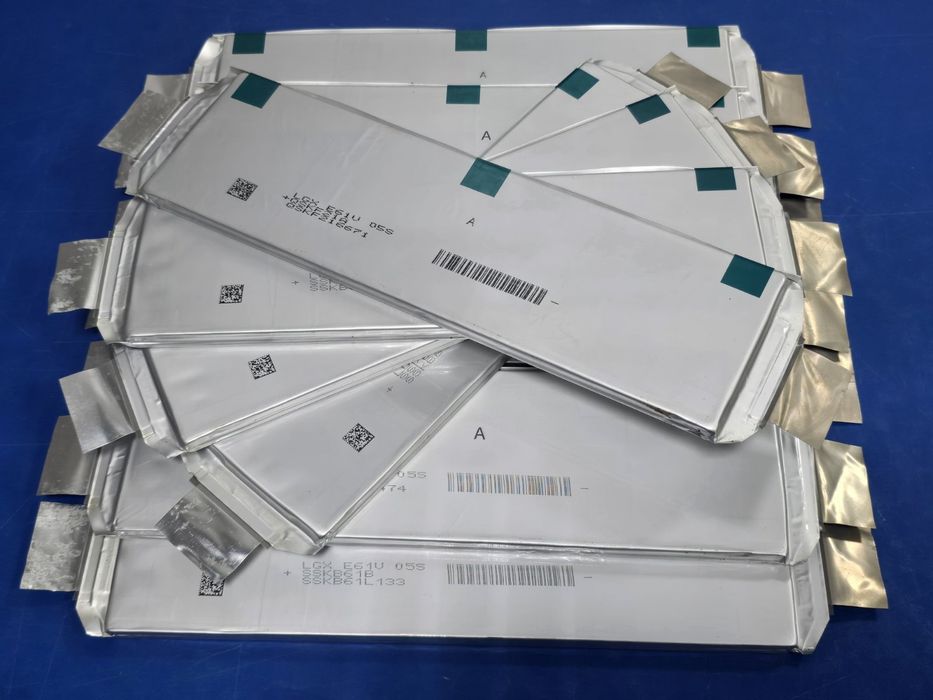 Акумулятори LG Chem E61 61AH хімія NMC 3.7v пакет