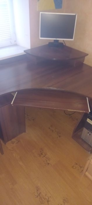 Комп'ютерний стіл, кутовий.