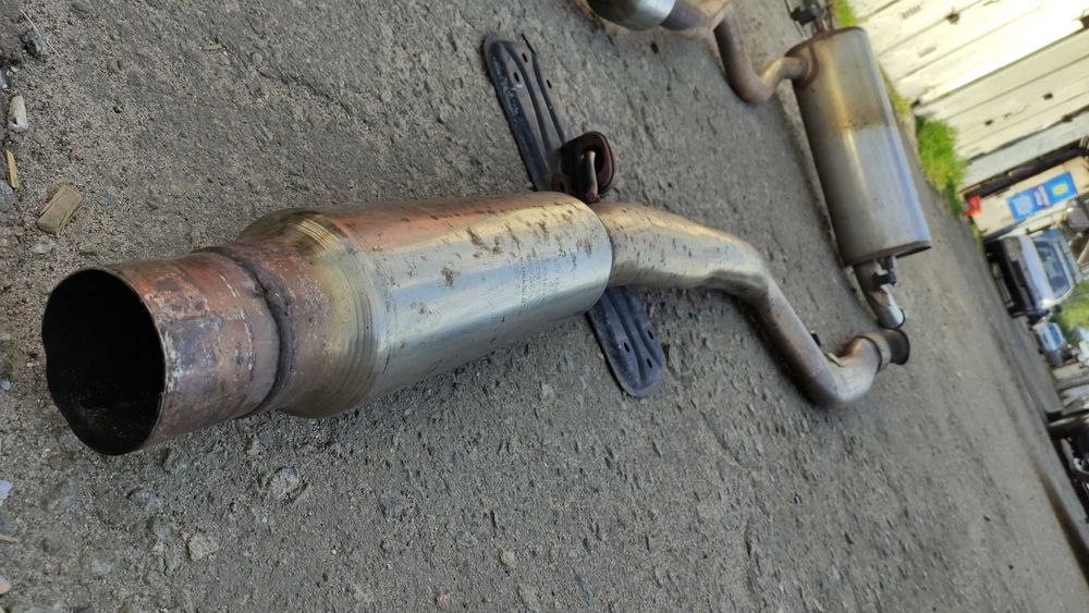 BMW F30 BOYSEN Глушник центральний 7602286