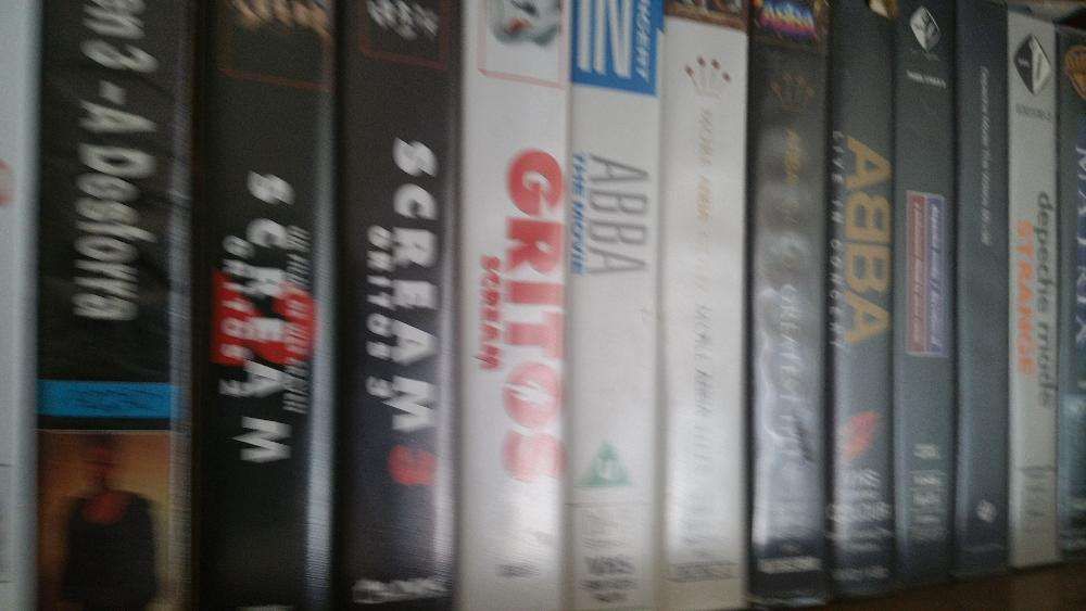Coleção de DVDs e VHS (diversos) em excelente estado