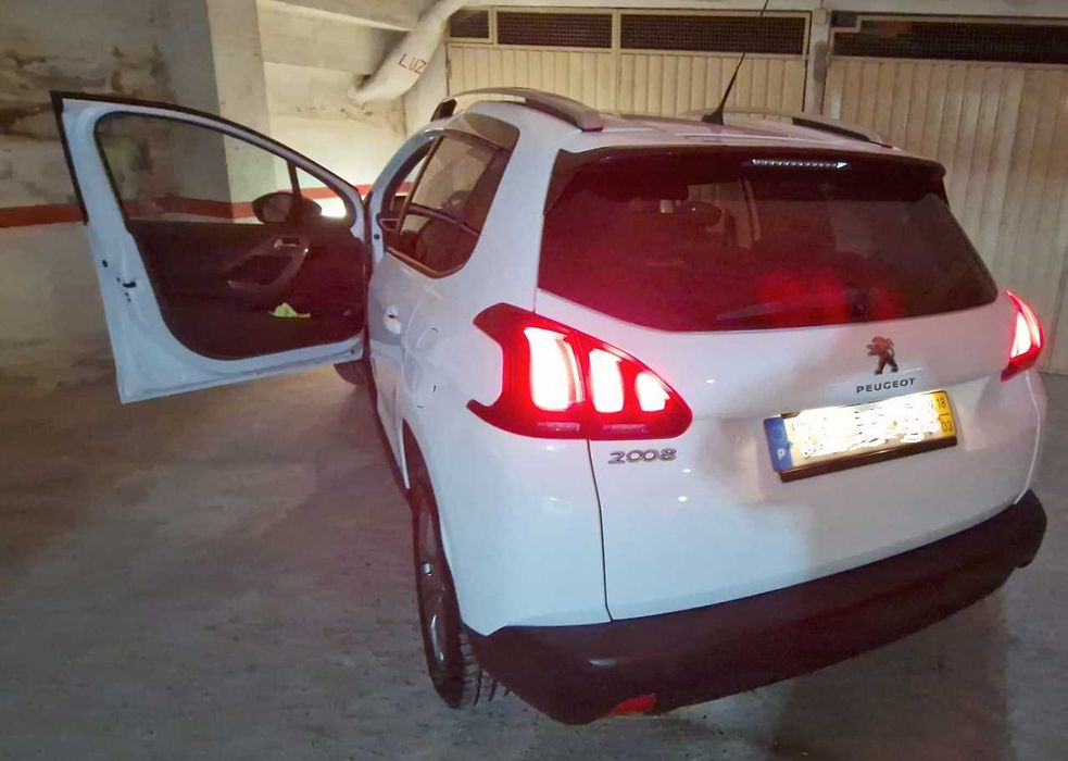 Peugeot 2008 1.2 PureTech Style • 2018 • Apenas 36.300 km • Impecável