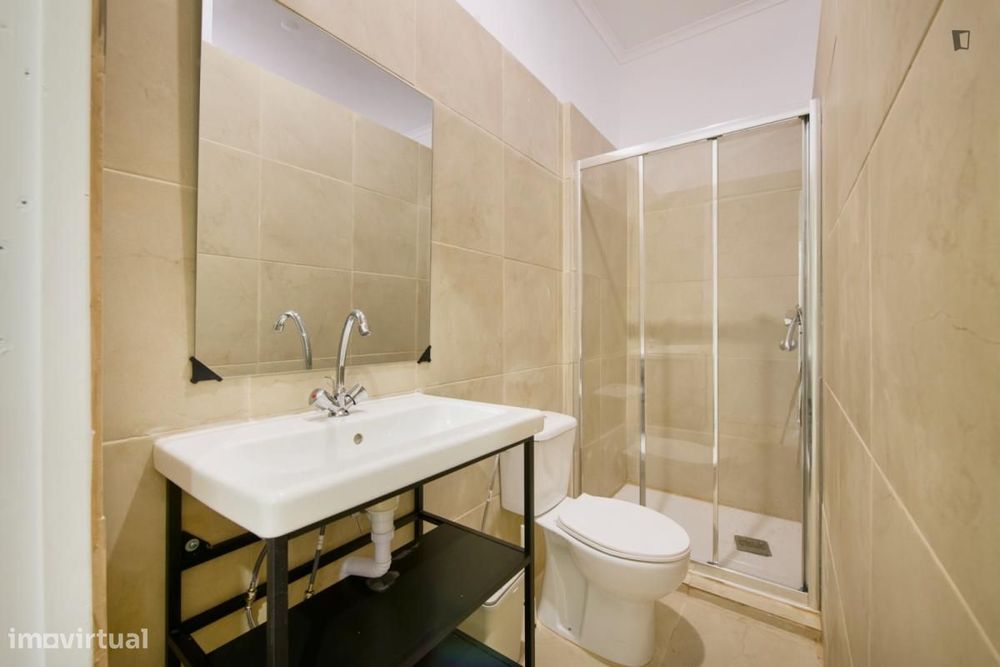Quarto - localizado em Entrecampos Lisbon
