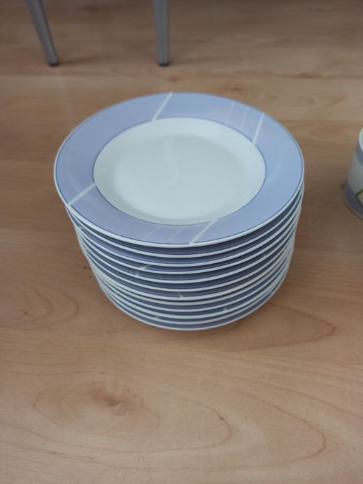 Zestaw deserowy , filiżanki i talerzyki