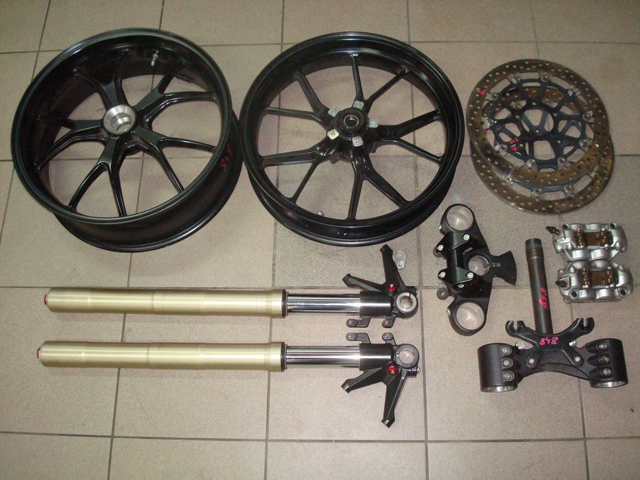 Ducati Streetfighter 848 15r tarcze zaciski amortyzator części