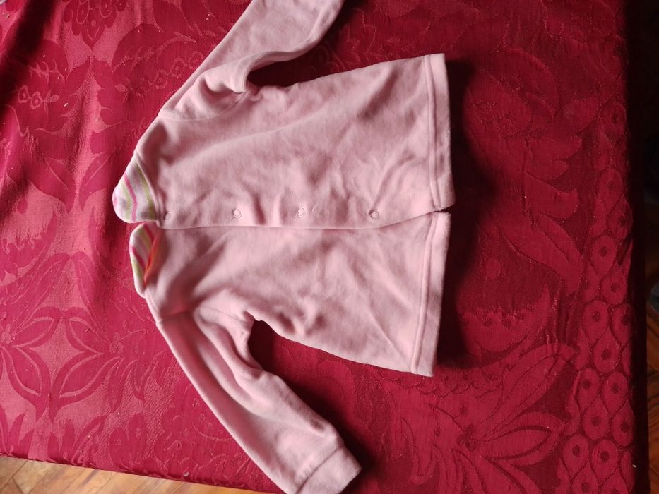 Quer Bebé a papar à mesa como um Senhor?Cadeira Chico9E-Blusa2EDesde2E