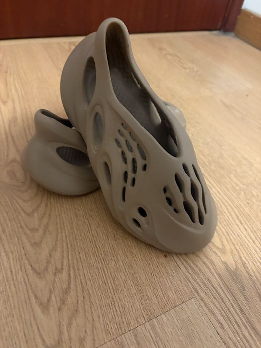 Adidas yeezy rnnr sand novas