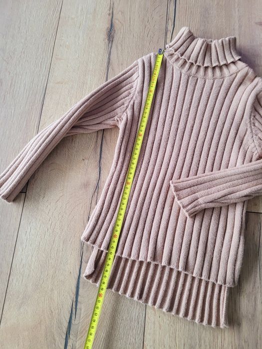 Beżowy sweterek dziewczęcy z golfem, długi , tunika