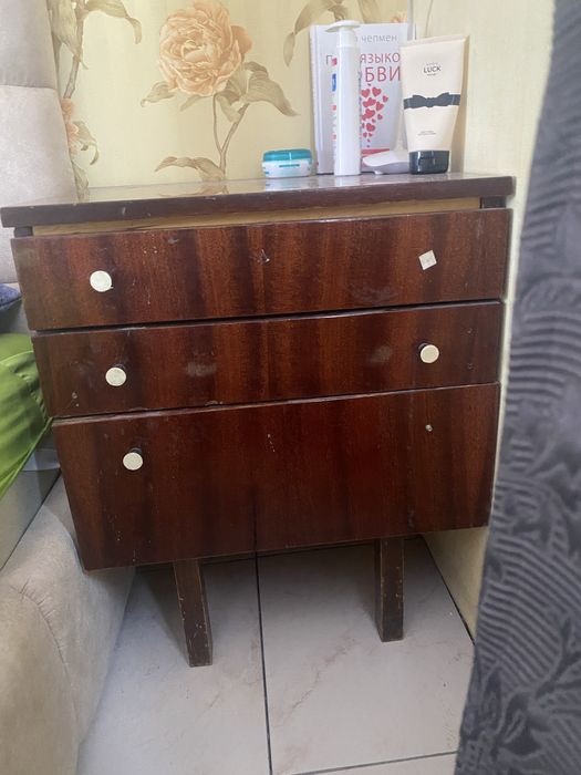 Прикроватные тумбочки , стол книжка, тумба под телевизор.