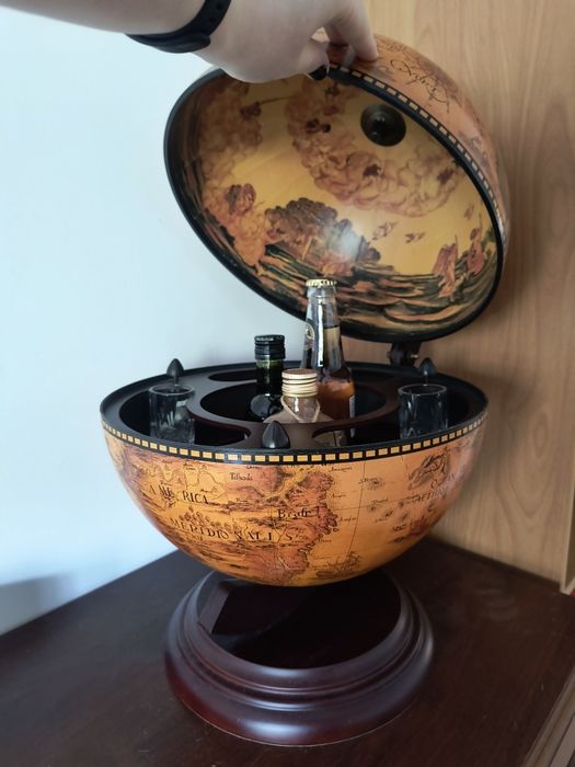 Elegancki Barek Globus – Globobar w stylu Vintage / Antyk