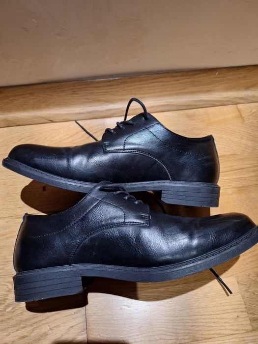 Buty chłopięce wizytowe czarne rozm 38.