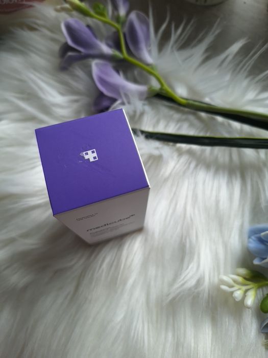 Medicube serum do twarzy z placentą,niacynamidem 3%  i witaminami A+C+