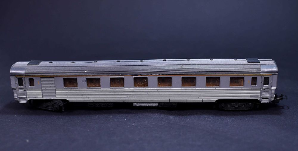 Wagon Lima Italy Osobowy H0 27cm Szary