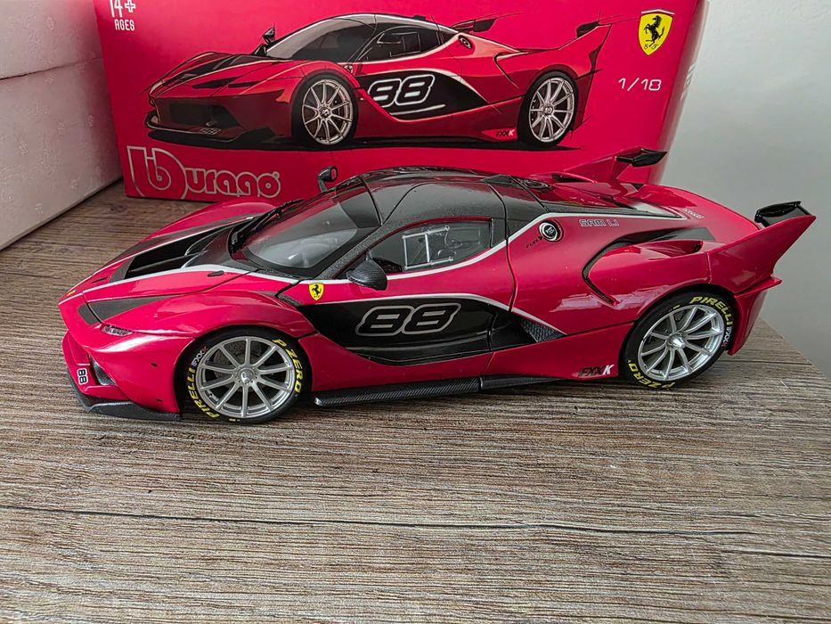 Ferrari FXX K 1:18 Burago Signature