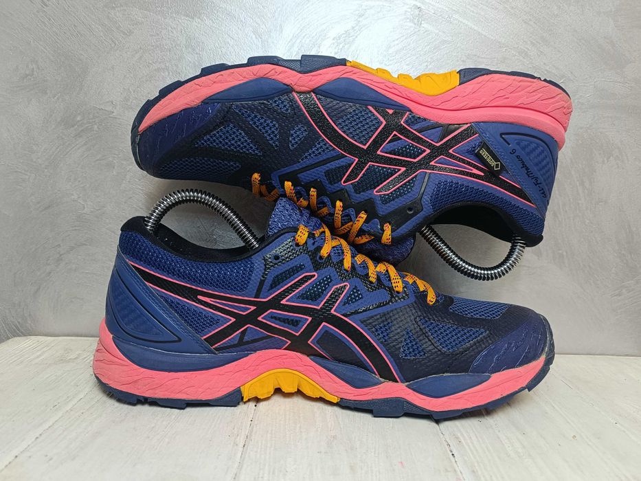 - Asics GEL-FujiTrabuco 6 Gore-Tex