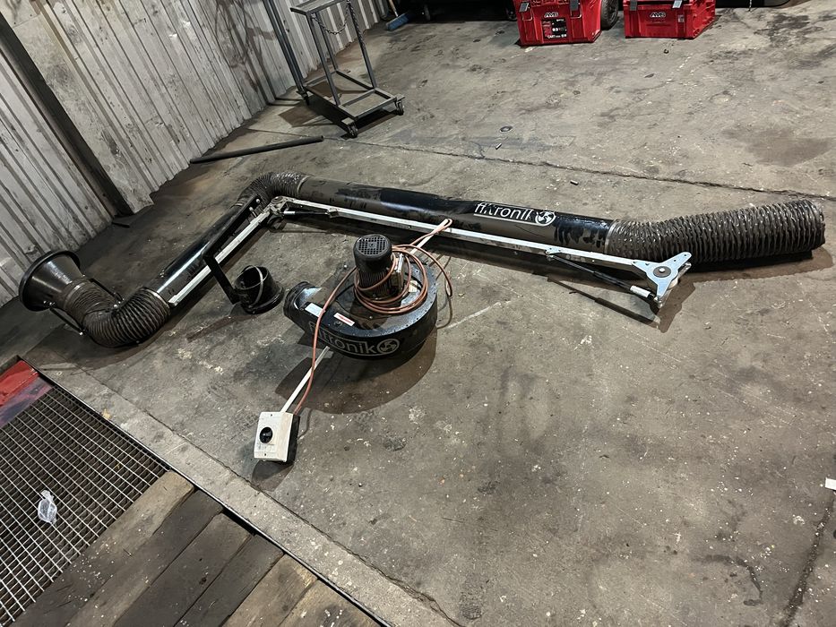 Wyciąg/ odciag spawalniczy.