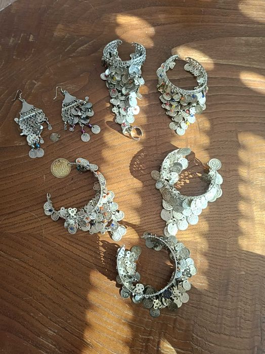 Cintos e adereços, bengalas e asas isis para dança oriental