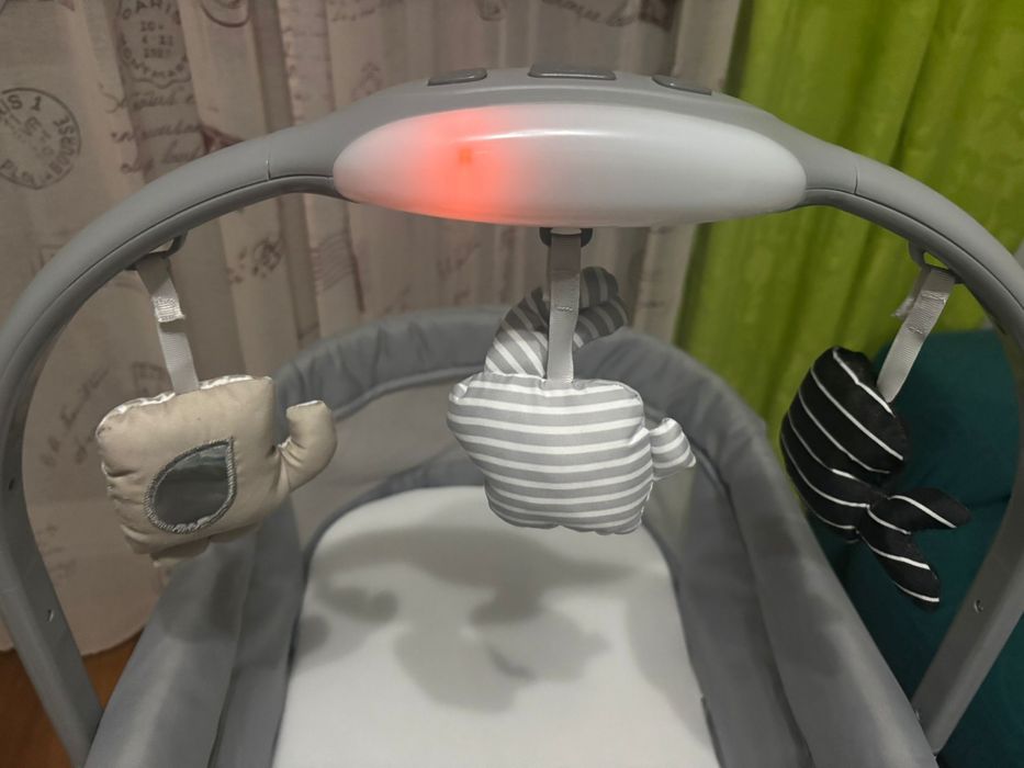 Berço + colchão + kit refeição Chicco Baby Hug 4 em 1 Glacial