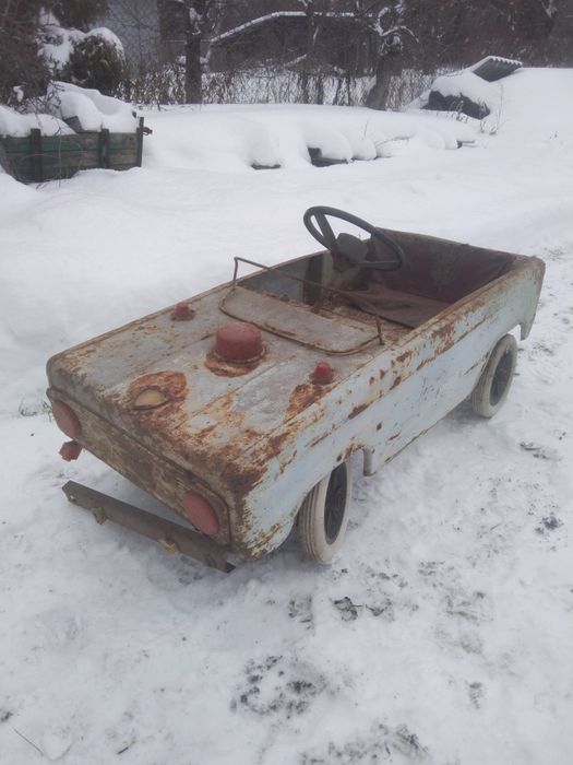 Автомобіль дитячий радянських часів.