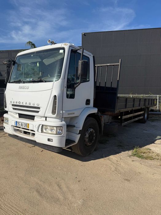camião iveco para grua