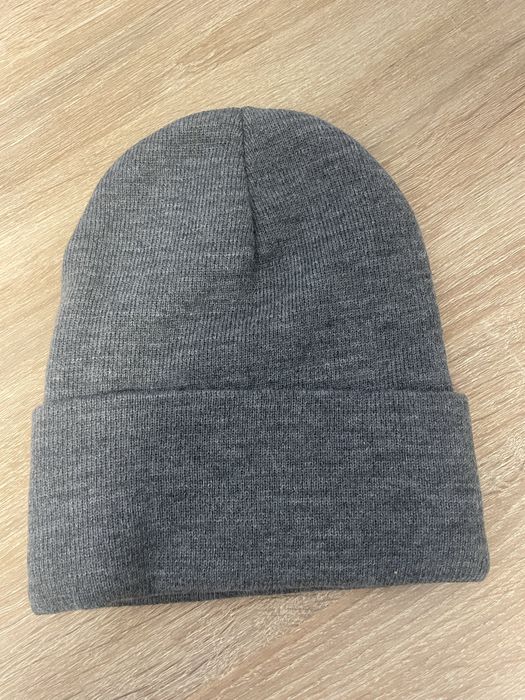 Сіра шапка біні