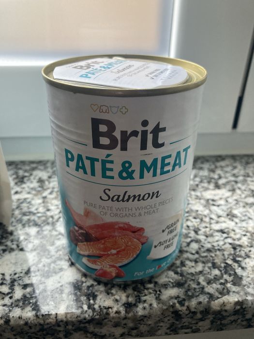 Brit pate e biscoitos para cão