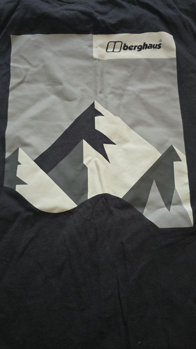 Продам оригінальну футболку Berghaus