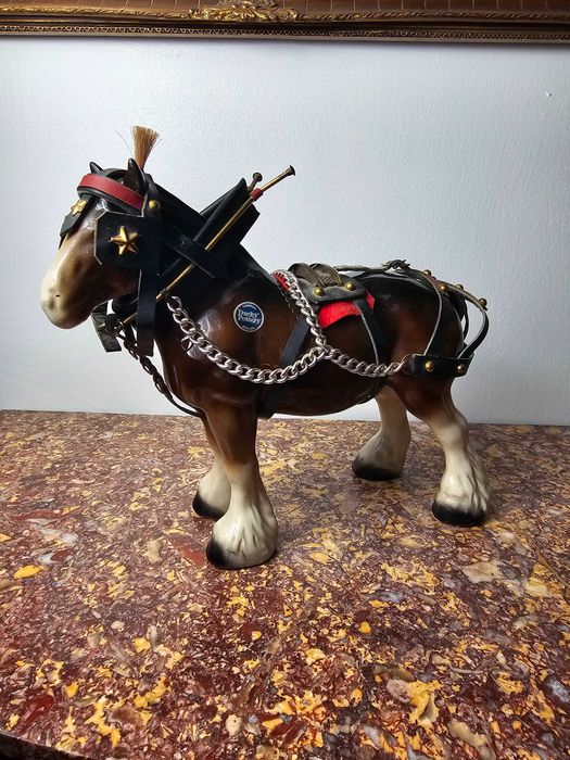 Duży piękny ceramiczny koń "Duchy pottery" z uprzężą Anglia 26 cm