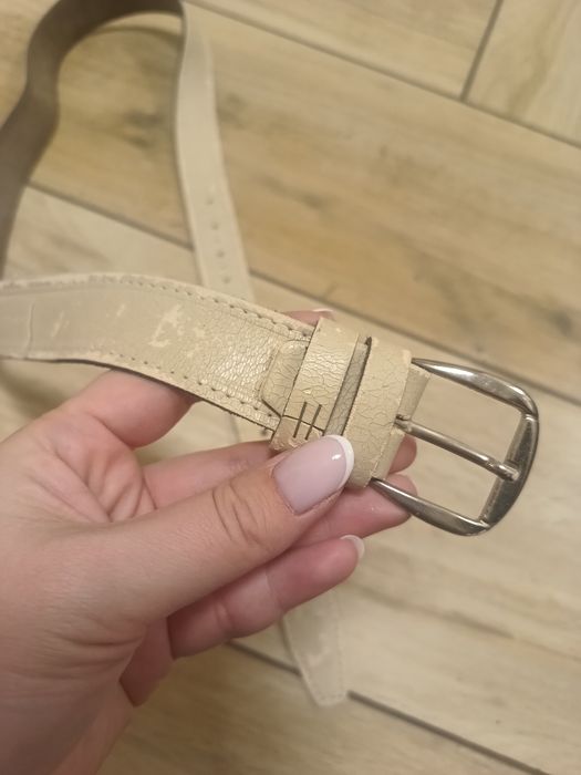 Męski jasny pasek z klasyczną klamrą