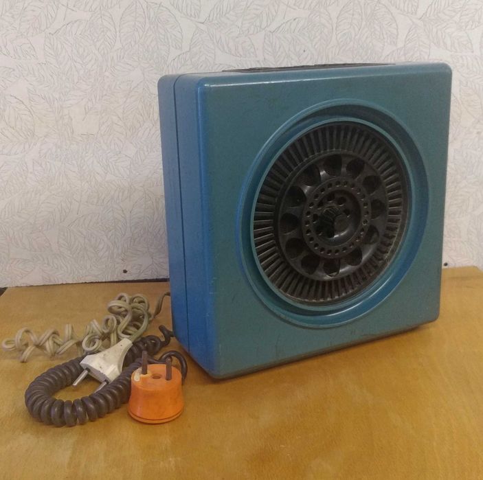 Приёмник трёхпрограммный "Электроника-202" советский, знак качества