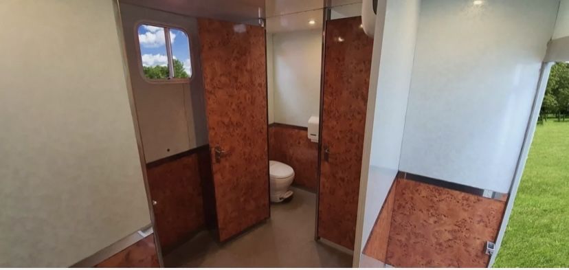 Mercedes Atego мобільний туалет