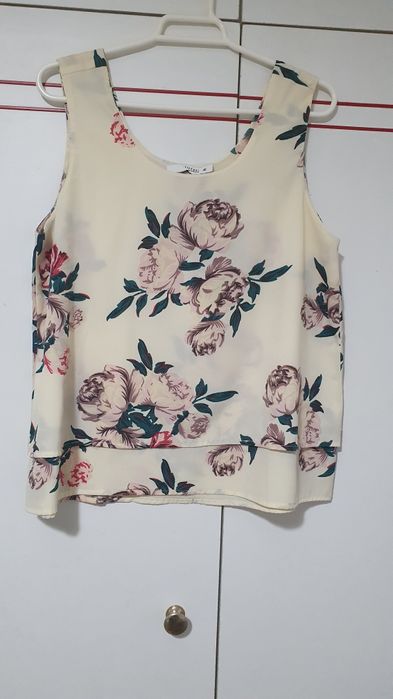 Calças ganga, 1 camisa e tops