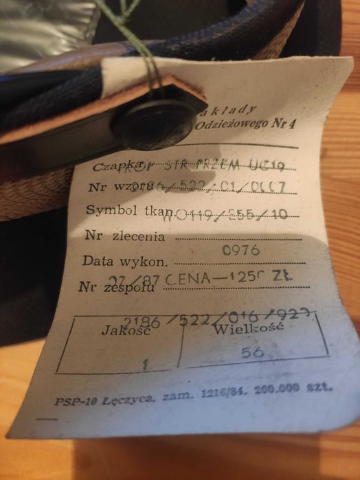 Czapka strażnika przemysłowego PRL z metką