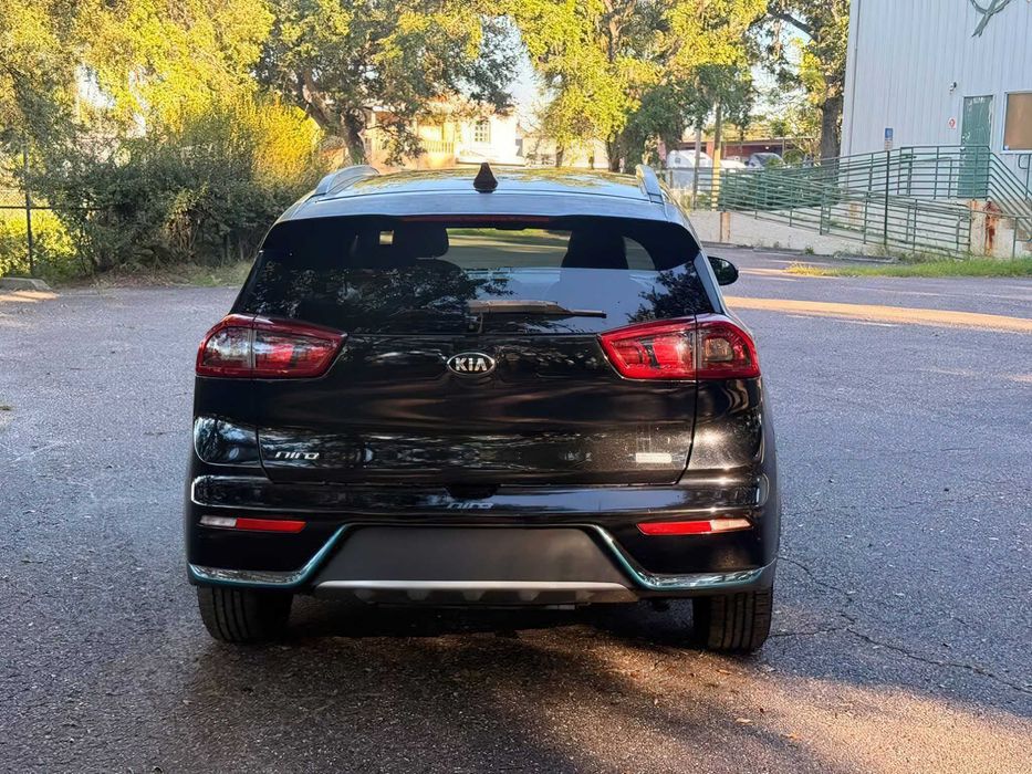 Kia Niro Hybrid      2018