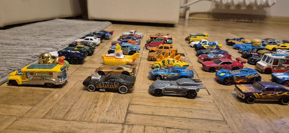 Hot Wheels samochody, autka, resorki, 83 sztuk