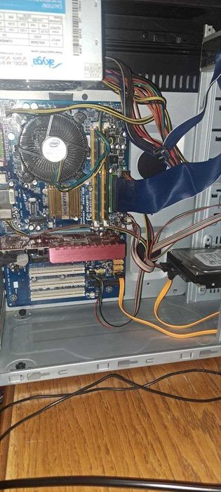 Komputer (Core 2 Duo E7400, 2 Gb DDR2, NVIDIA 8400 GS)