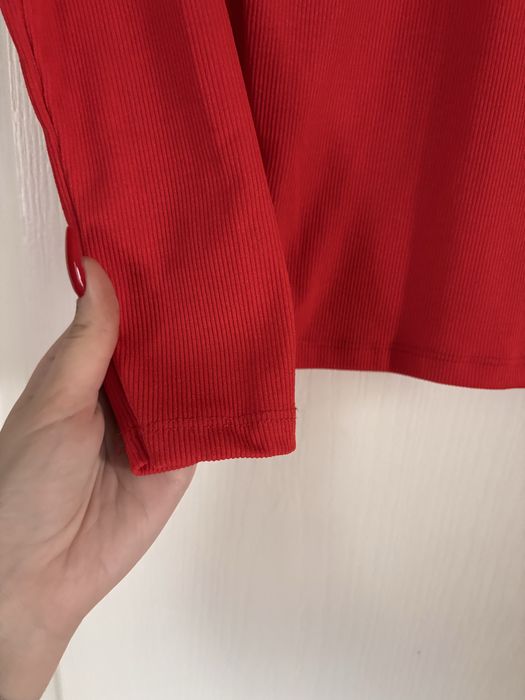 Czerwona bluzka z wycięciami S nowa