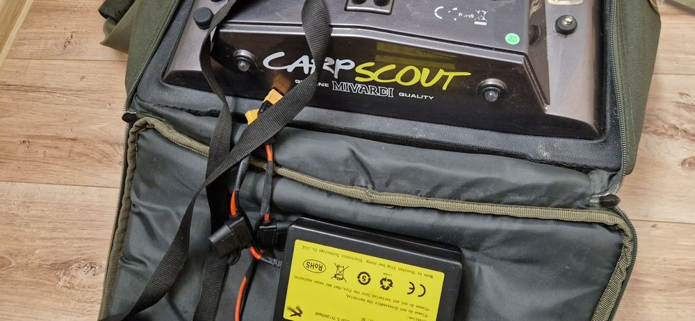 Łódka, model zdalnie sterowany Mivardi Scout. GPS echosonda