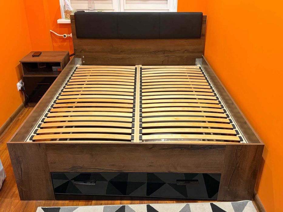 Łóżko sypialniane z pojemnikiem + stelaż – 160x200