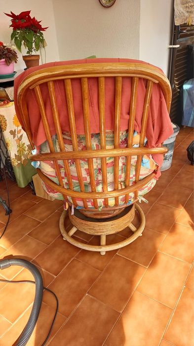 Cadeirão com baloiço e almofadão grande