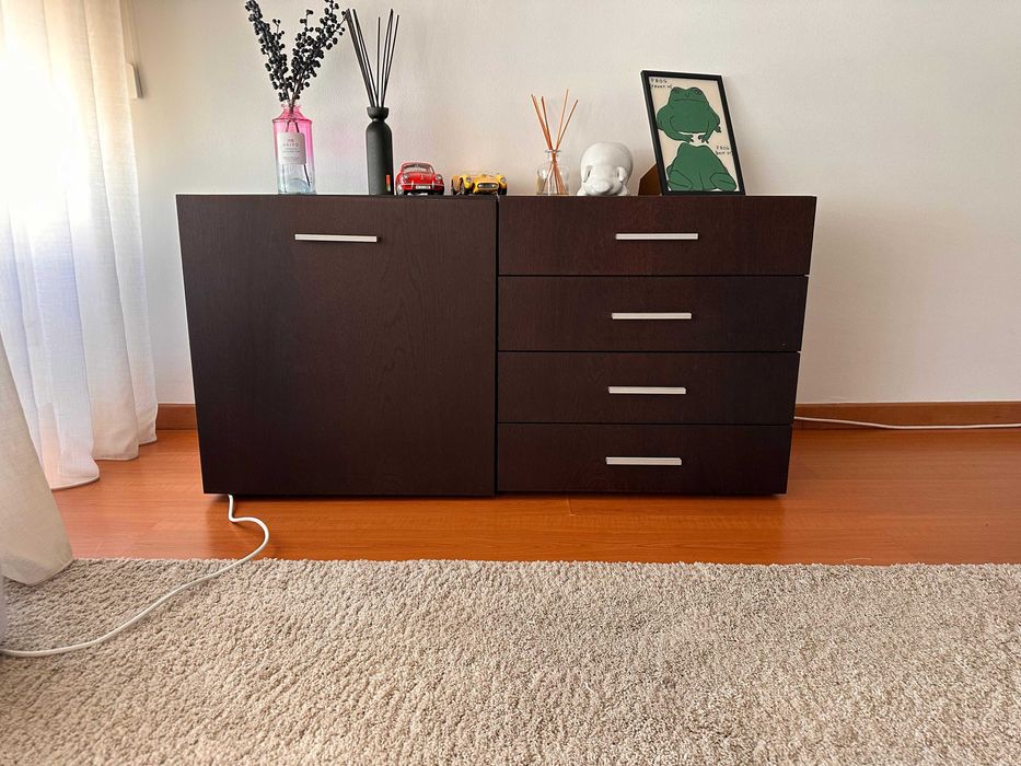 2 móveis de arrumação quarto cor wengué