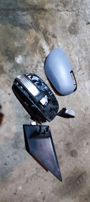 Osłona nowa lusterko prawe toyota RAV4 iii 2010r uszkodzone