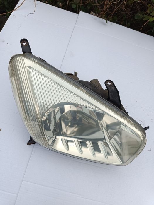 Lampa prawa przednia Toyota RAV4 II