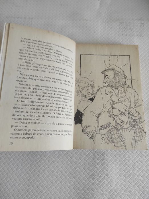 Livros triângulo jota