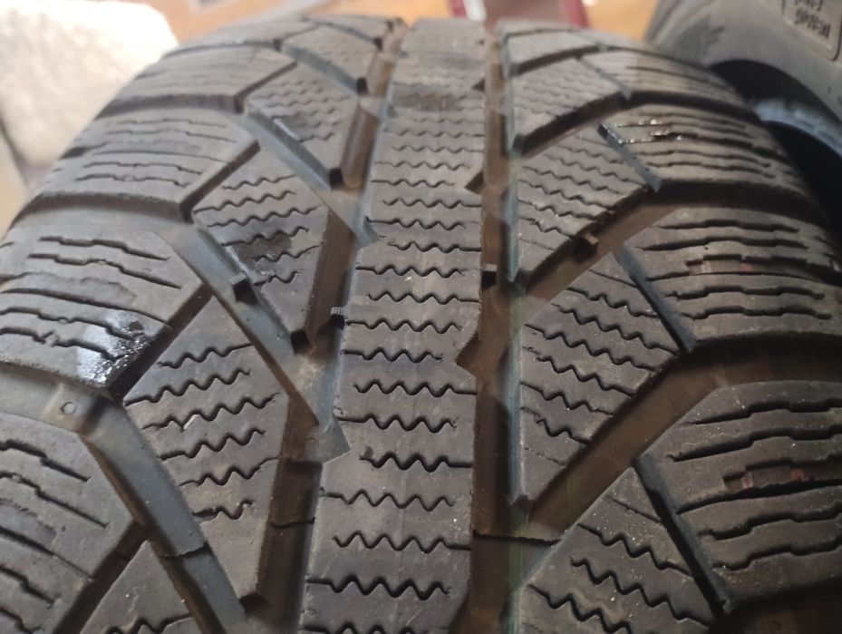 Opony 215/60R17 zimowe Semperit komplet.