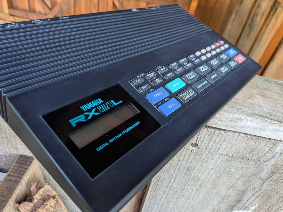 Yamaha RX21 L Latin percussion drum machine