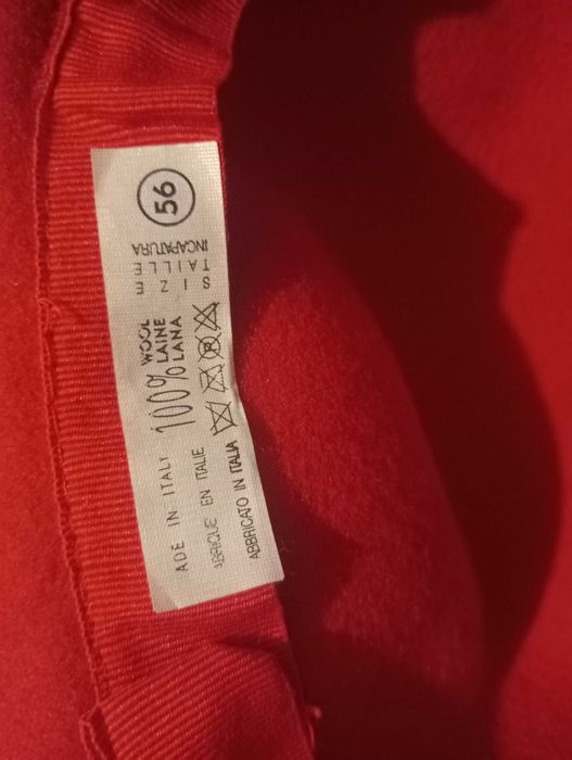 Жіночі капелюхи.