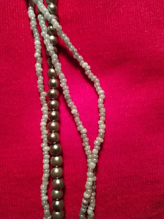 Naszyjnik w srebrnych tonach