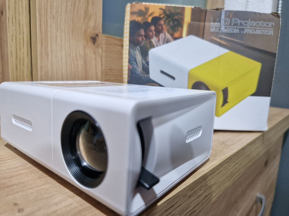 Projector portátil.  Novo